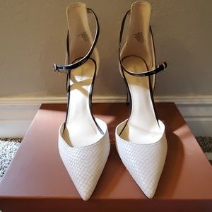 Taragon Strappy d'Orsay Pumps